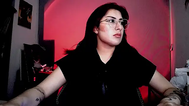 Snapshot of Scarlett_Sen chatting on 11.25.25 Scarlett Sen online show from 11.25.25