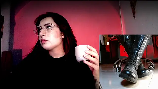 Snapshot of Scarlett_Sen chatting on 12.05.25 Scarlett Sen online show from 12.05.25