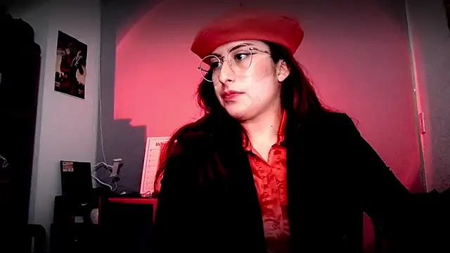 Snapshot of Scarlett_Sen chatting on 12.17.25 Scarlett Sen online show from 12.17.25