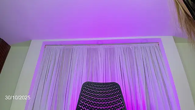 Snapshot of jaddyk_ chatting on 10.30.25 jaddyk online show from 10.30.25