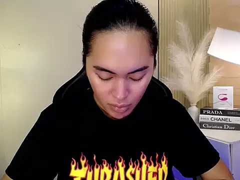 Snapshot of HeavenlyStar chatting on 12.11.24 HeavenlyStar online show from 12.11.24