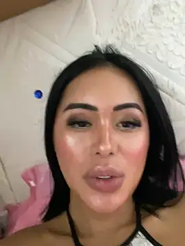 Snapshot of HeavenlyStar chatting on 12.15.24 HeavenlyStar online show from 12.15.24