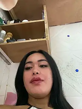 Snapshot of HeavenlyStar chatting on 12.16.24 HeavenlyStar online show from 12.16.24