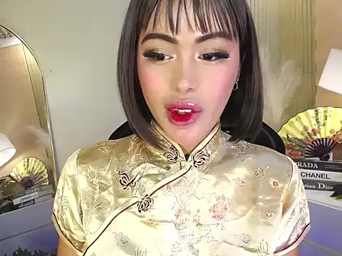 Snapshot of HeavenlyStar chatting on 01.28.25 HeavenlyStar online show from 01.28.25