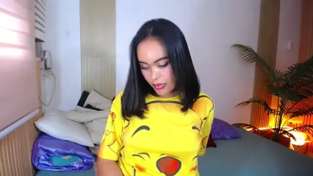 Snapshot of HeavenlyStar chatting on 10.20.25 HeavenlyStar online show from 10.20.25