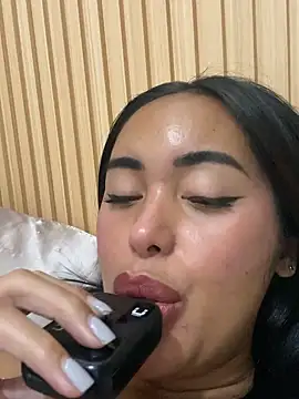 Snapshot of HeavenlyStar chatting on 11.13.25 HeavenlyStar online show from 11.13.25