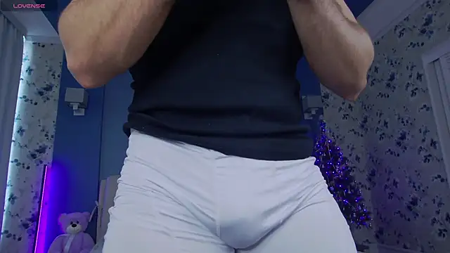 Snapshot of Arilas_ chatting on 12.14.24 Arilas  online show from 12.14.24