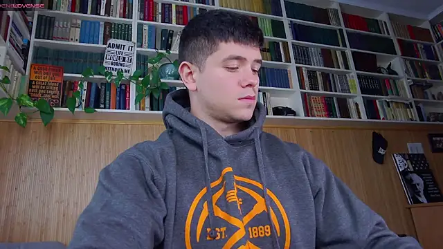 Snapshot of Arilas_ chatting on 09.26.25 Arilas  online show from 09.26.25