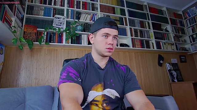 Snapshot of Arilas_ chatting on 09.27.25 Arilas  online show from 09.27.25