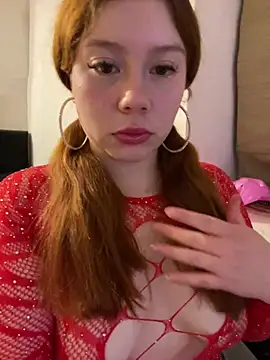 Snapshot of nenissc chatting on 12.22.24 nenissc online show from 12.22.24
