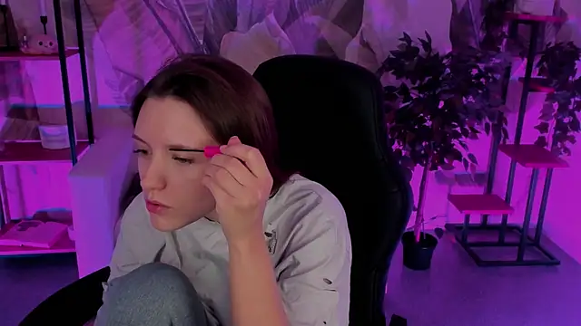 Snapshot of JennyDens chatting on 12.13.24 JennyDens online show from 12.13.24