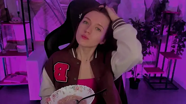 Snapshot of JennyDens chatting on 12.21.24 JennyDens online show from 12.21.24