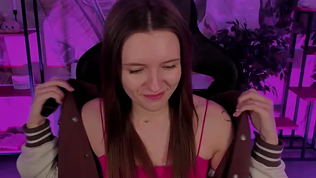 Snapshot of JennyDens chatting on 12.21.24 JennyDens online show from 12.21.24