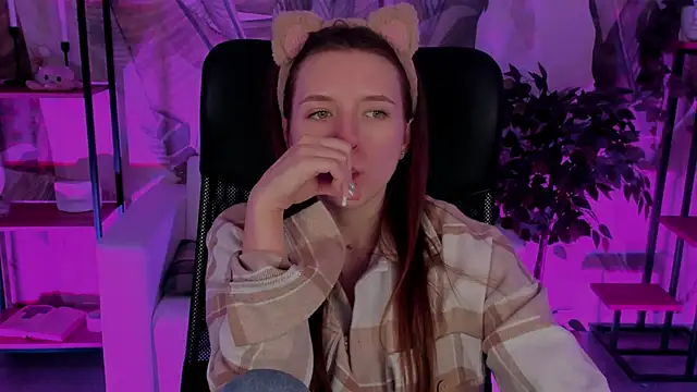 Snapshot of JennyDens chatting on 01.03.25 JennyDens online show from 01.03.25