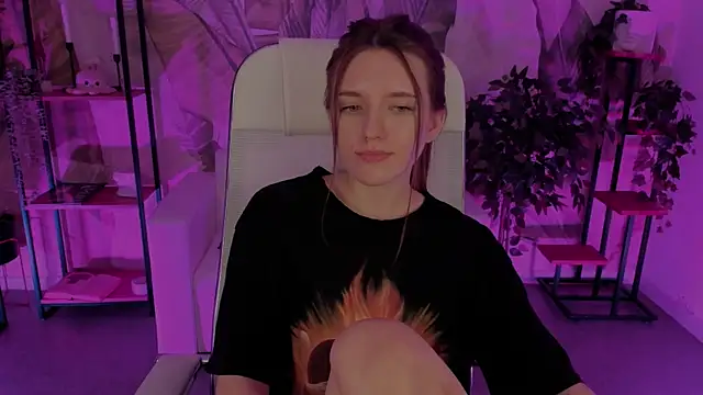 Snapshot of JennyDens chatting on 03.10.25 JennyDens online show from 03.10.25