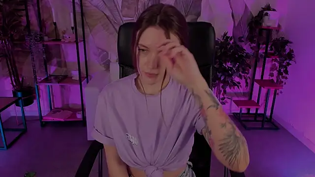 Snapshot of JennyDens chatting on 03.21.25 JennyDens online show from 03.21.25