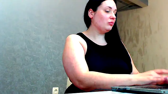 Snapshot of WorshipLilit chatting on 02.19.25 WorshipLilit online show from 02.19.25