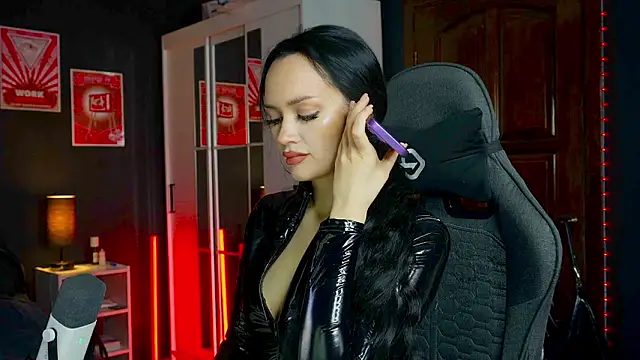 QueenAliss online show from 02.25.26