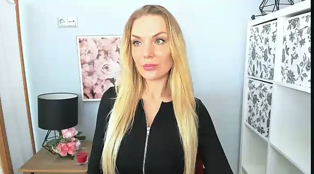 AulloraHoney online show from 02.26.25