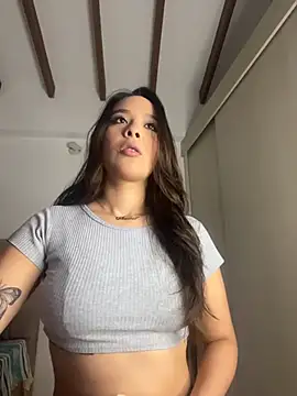 Snapshot of Little_Amber6 chatting on 10.24.25 Little Amber6 online show from 10.24.25