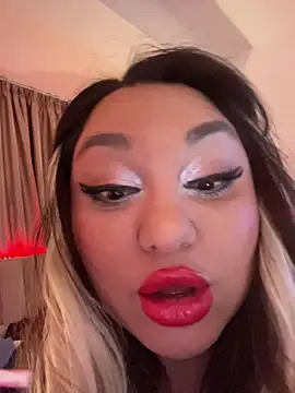 Snapshot of Larissa_K chatting on 11.14.25 Larissa K online show from 11.14.25