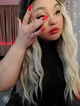 Snapshot of Larissa_K chatting on 12.04.25 Larissa K online show from 12.04.25