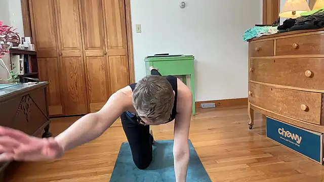 Snapshot of LeahWilde chatting on 03.04.25 LeahWilde online show from 03.04.25