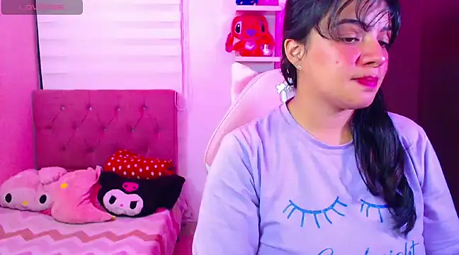 Snapshot of Vannessa__Shy chatting on 12.04.24 Vannessa Shy online show from 12.04.24