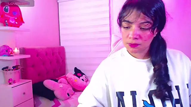 Snapshot of Vannessa__Shy chatting on 12.05.24 Vannessa Shy online show from 12.05.24