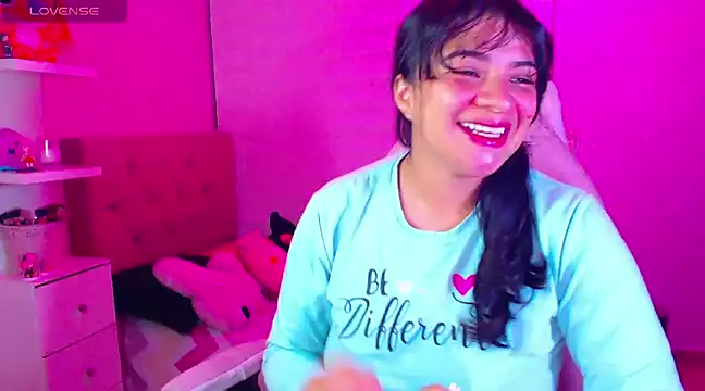 Snapshot of Vannessa__Shy chatting on 12.06.24 Vannessa Shy online show from 12.06.24