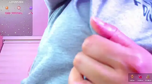 Snapshot of Vannessa__Shy chatting on 12.10.24 Vannessa Shy online show from 12.10.24