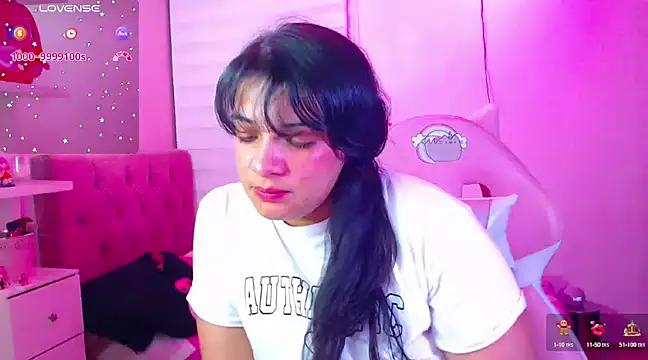 Snapshot of Vannessa__Shy chatting on 12.11.24 Vannessa Shy online show from 12.11.24