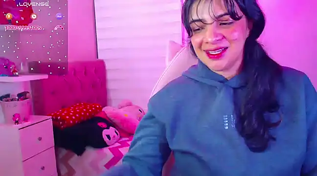 Snapshot of Vannessa__Shy chatting on 12.14.24 Vannessa Shy online show from 12.14.24