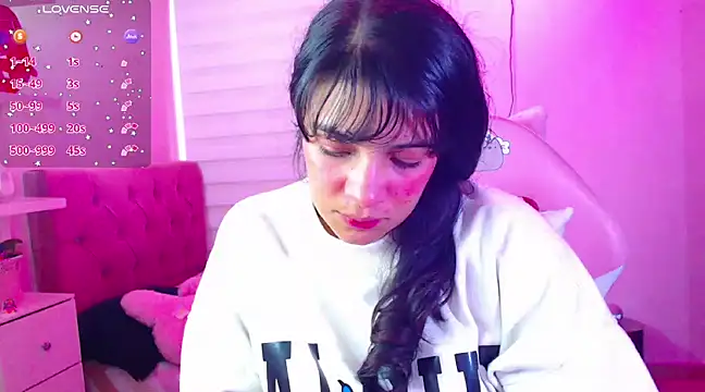 Snapshot of Vannessa__Shy chatting on 12.17.24 Vannessa Shy online show from 12.17.24