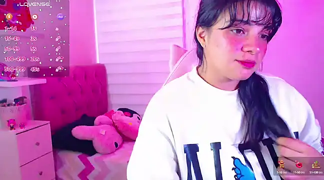 Snapshot of Vannessa__Shy chatting on 12.18.24 Vannessa Shy online show from 12.18.24