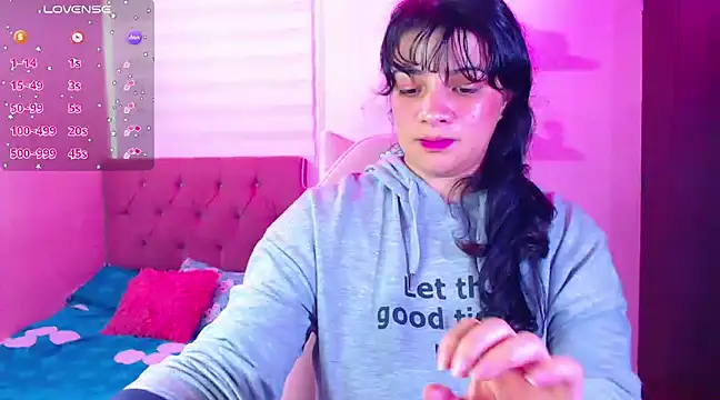 Snapshot of Vannessa__Shy chatting on 12.26.24 Vannessa Shy online show from 12.26.24