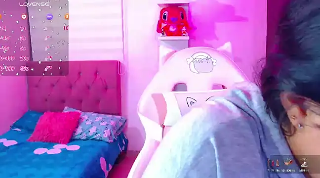 Snapshot of Vannessa__Shy chatting on 12.26.24 Vannessa Shy online show from 12.26.24