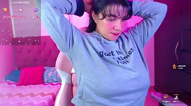 Snapshot of Vannessa__Shy chatting on 12.28.24 Vannessa Shy online show from 12.28.24