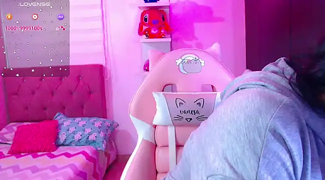 Snapshot of Vannessa__Shy chatting on 12.30.24 Vannessa Shy online show from 12.30.24