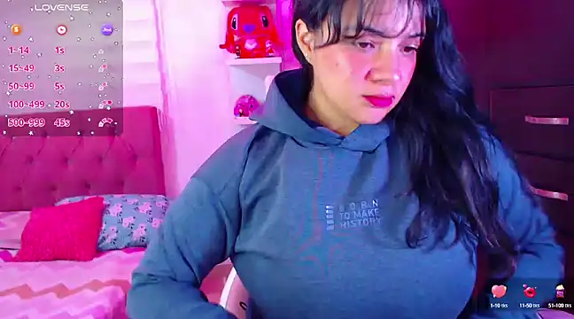 Snapshot of Vannessa__Shy chatting on 01.08.25 Vannessa Shy online show from 01.08.25