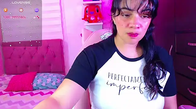 Snapshot of Vannessa__Shy chatting on 01.10.25 Vannessa Shy online show from 01.10.25