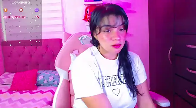 Snapshot of Vannessa__Shy chatting on 01.13.25 Vannessa Shy online show from 01.13.25