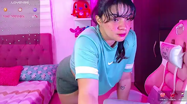 Snapshot of Vannessa__Shy chatting on 01.17.25 Vannessa Shy online show from 01.17.25