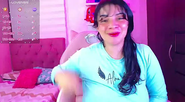 Snapshot of Vannessa__Shy chatting on 01.18.25 Vannessa Shy online show from 01.18.25