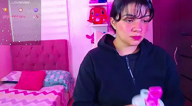 Snapshot of Vannessa__Shy chatting on 01.21.25 Vannessa Shy online show from 01.21.25