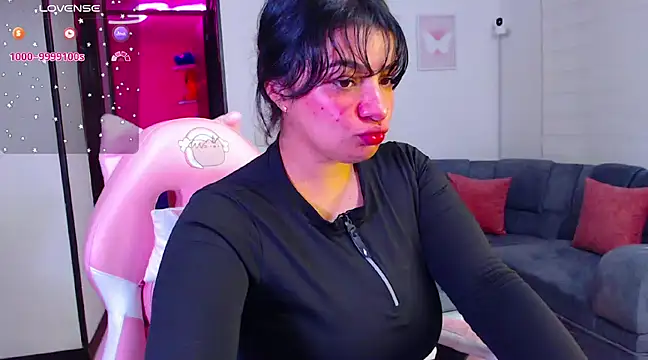 Snapshot of Vannessa__Shy chatting on 01.24.25 Vannessa Shy online show from 01.24.25