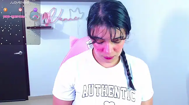 Snapshot of Vannessa__Shy chatting on 02.02.25 Vannessa Shy online show from 02.02.25