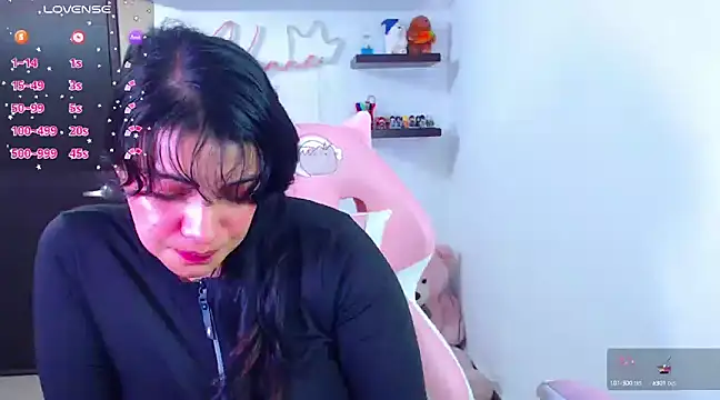 Snapshot of Vannessa__Shy chatting on 02.04.25 Vannessa Shy online show from 02.04.25