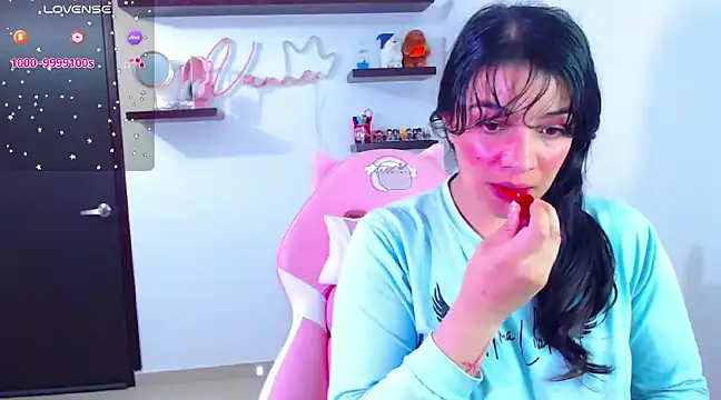 Snapshot of Vannessa__Shy chatting on 02.06.25 Vannessa Shy online show from 02.06.25