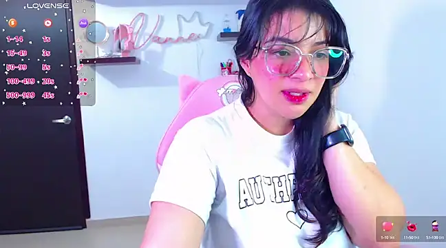 Snapshot of Vannessa__Shy chatting on 02.07.25 Vannessa Shy online show from 02.07.25